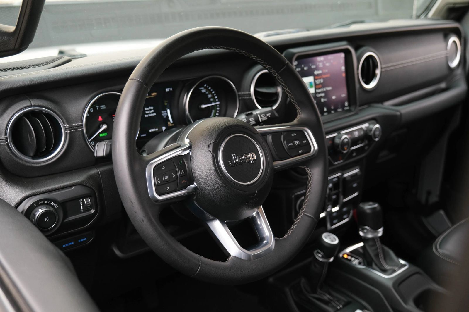 Used 2023 Jeep Wrangler Unlimited Sahara AWD/4WD image 22