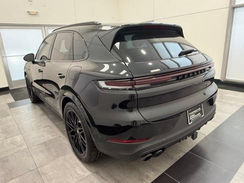 Certified 2025 Porsche Cayenne S AWD/4WD image 3