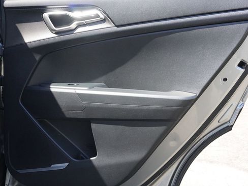 Used 2023 Kia Sportage LX image 23