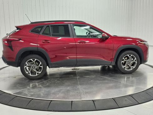 Used 2025 Chevrolet Trax LT FWD image 6