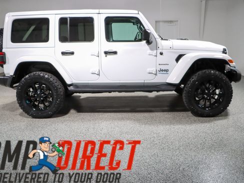 Used 2022 Jeep Wrangler Unlimited Sahara w/ Cold Weather Group AWD/4WD image 7