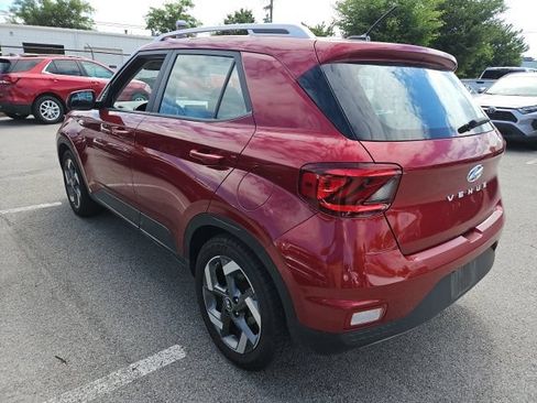 Used 2024 Hyundai Venue SEL FWD image 4