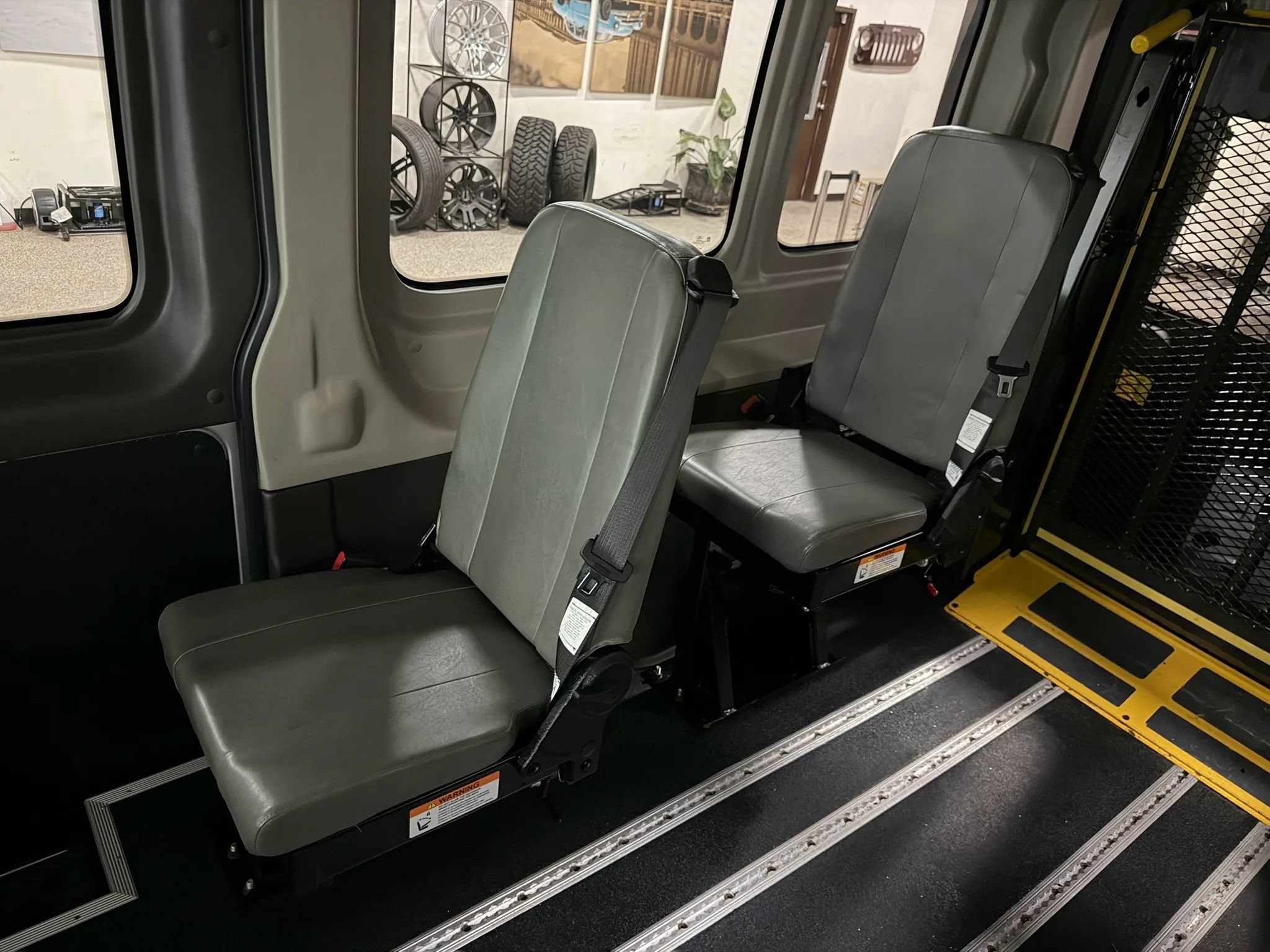 Used 2019 Ford Transit 250 148 Medium Roof RWD image 41