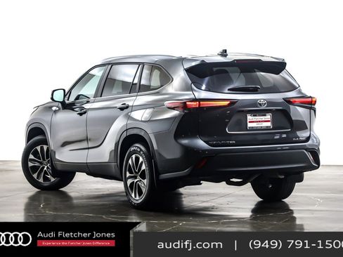 Used 2025 Toyota Highlander XLE image 13