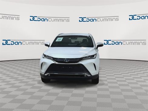 Used 2024 Toyota Venza XLE image 3