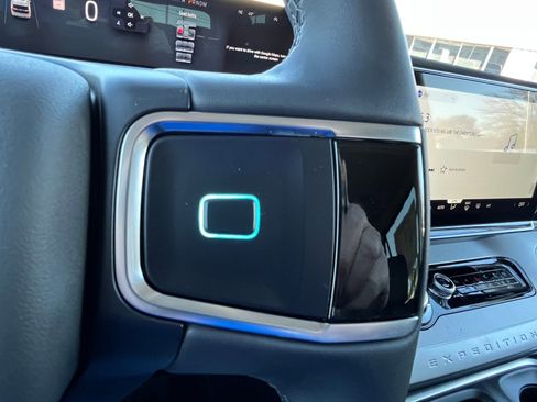 New 2026 Ford Expedition Active image 15