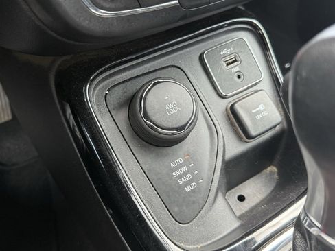 Used 2021 Jeep Compass Limited image 14