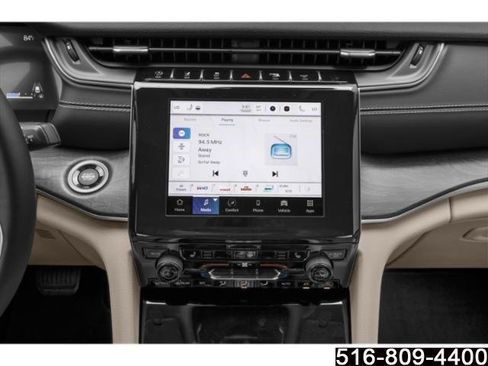 Used 2023 Jeep Grand Cherokee Overland AWD/4WD image 14