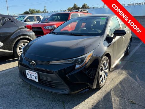 Used 2024 Toyota Corolla LE image 2