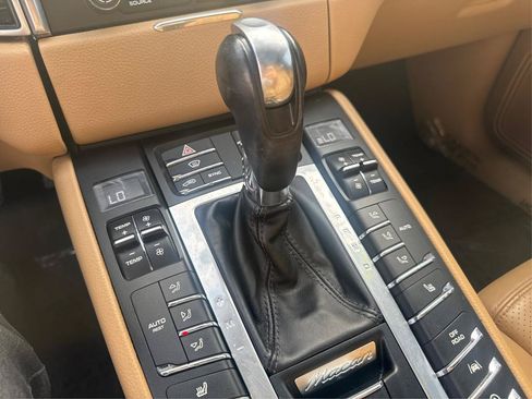 Used 2018 Porsche Macan AWD/4WD image 21