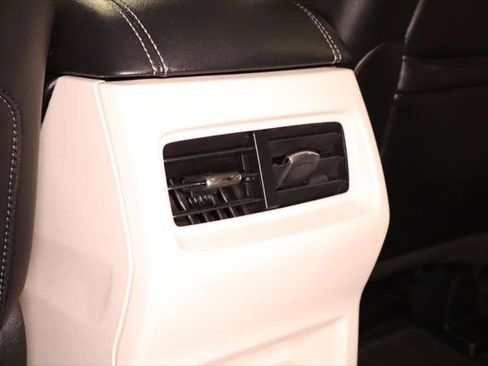 Used 2017 Ford Edge Titanium w/ Technology Package FWD image 28