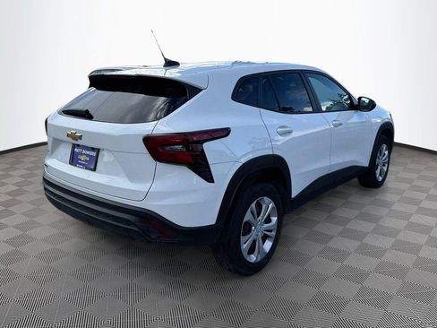 Used 2025 Chevrolet Trax LS image 5