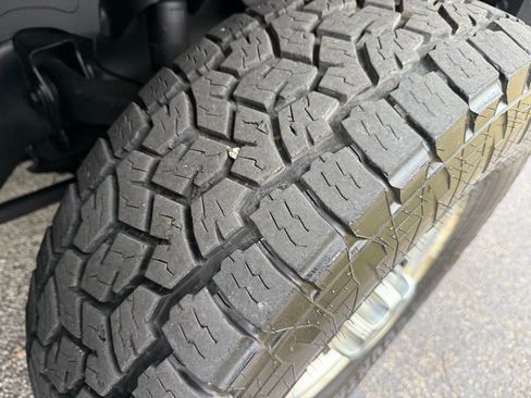 Used 2005 Chevrolet Silverado 2500 LS w/ Heavy-Duty Power Package image 9