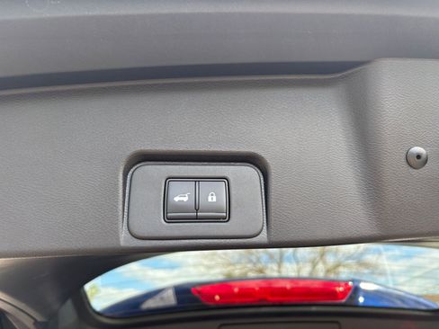 Used 2025 Nissan Rogue SV FWD image 23