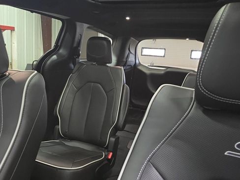 New 2026 Chrysler Pacifica Limited w/ S Appearance Package image 19