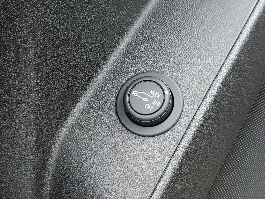 Used 2024 Chevrolet Equinox LT FWD image 23