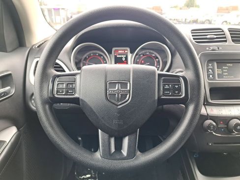 Used 2019 Dodge Journey SE image 19