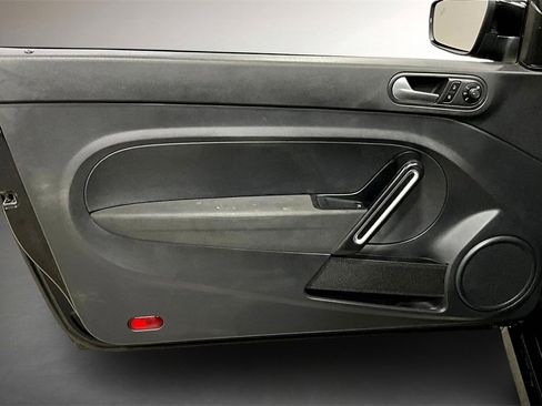 Used 2019 Volkswagen Beetle 2.0T S image 19