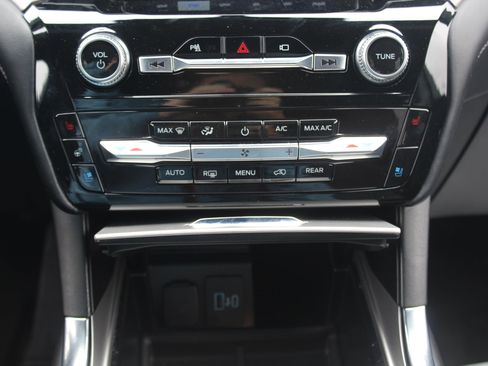 Used 2023 Ford Explorer Platinum w/ Premium Technology Package image 13