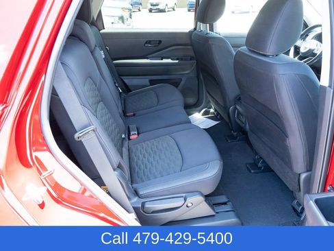 Used 2025 Nissan Pathfinder SV FWD image 39