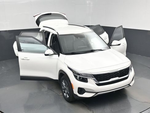 Used 2023 Kia Seltos S image 45