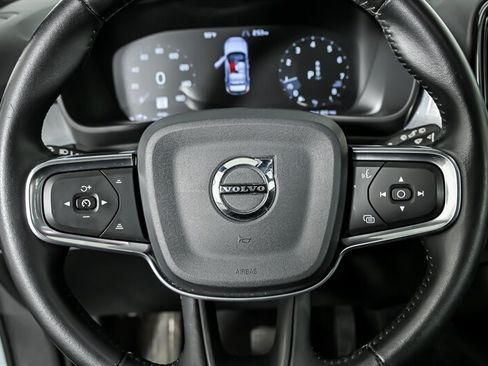 Used 2019 Volvo XC40 T4 Momentum FWD image 23