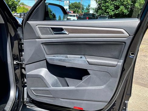 Used 2018 Volkswagen Atlas SEL FWD image 23