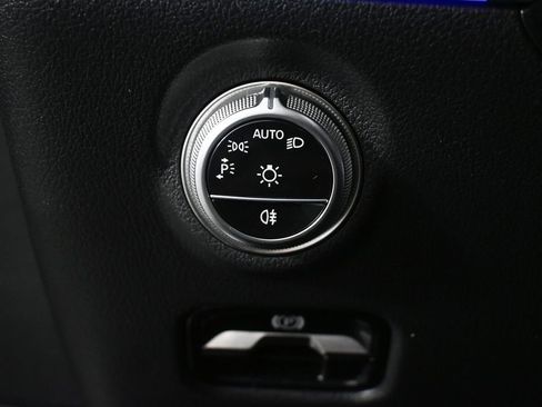 Used 2025 Mercedes-Benz C 300 Sedan image 9