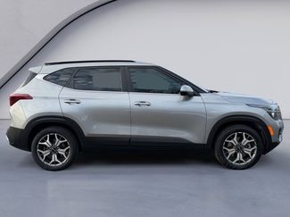 Used 2022 Kia Seltos EX video 2
