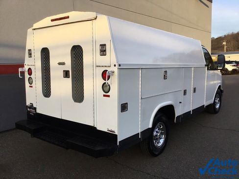 Used 2011 Chevrolet Express 3500 image 11