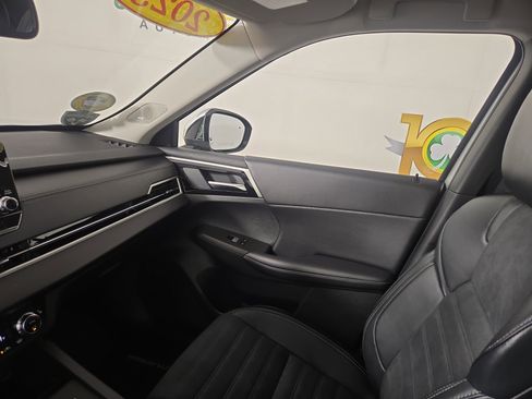 New 2025 Mitsubishi Outlander SE image 25