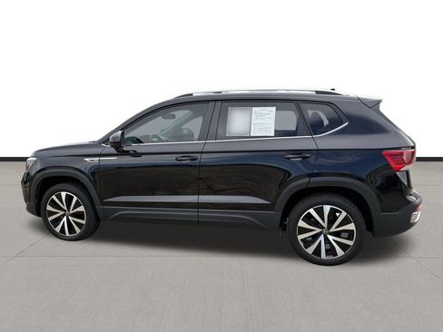 Used 2024 Volkswagen Taos SE FWD image 2