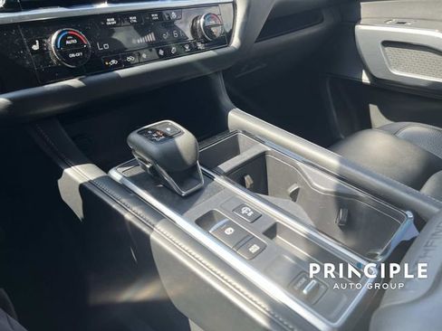 Used 2024 Nissan Pathfinder SL FWD image 27