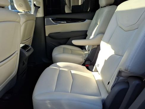 Used 2023 Cadillac XT6 Premium Luxury w/ Technology Package image 18