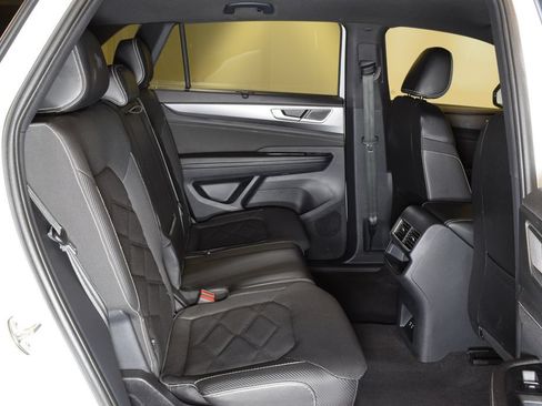 Used 2024 Volkswagen Atlas Cross Sport SE AWD/4WD image 29