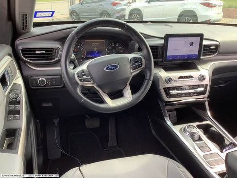 Used 2021 Ford Explorer XLT w/ Equipment Group 202A image 10