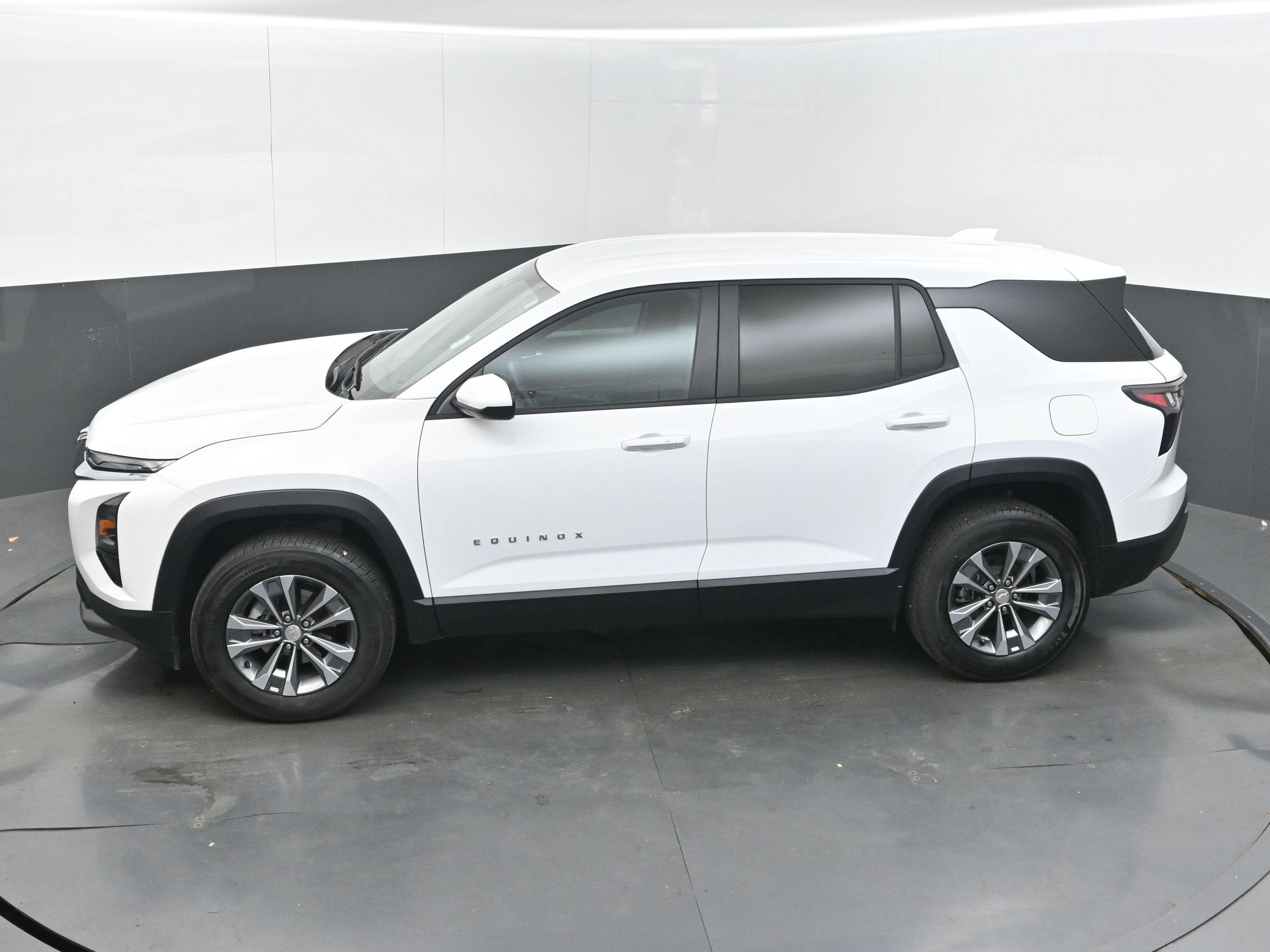 Used 2026 Chevrolet Equinox LT FWD image 36