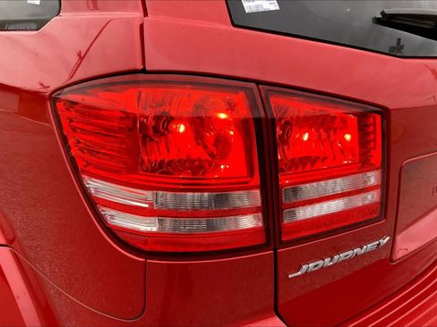 Used 2018 Dodge Journey SE image 25