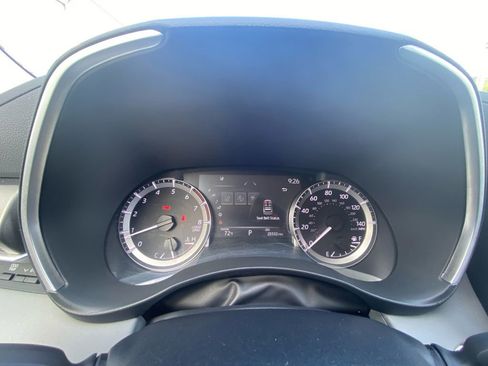 Used 2023 Toyota Highlander XLE AWD/4WD image 16