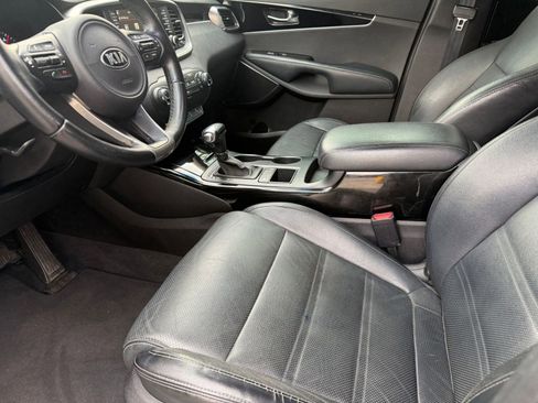 Used 2016 Kia Sorento SX image 5