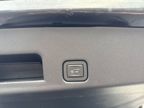 Used 2026 GMC Acadia Elevation w/ Elevation Premium Package FWD image 19