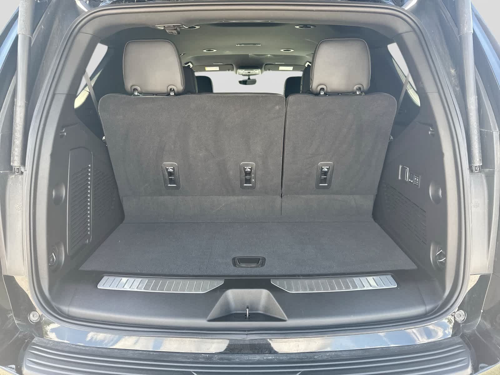 Used 2025 Chevrolet Tahoe High Country AWD/4WD image 40