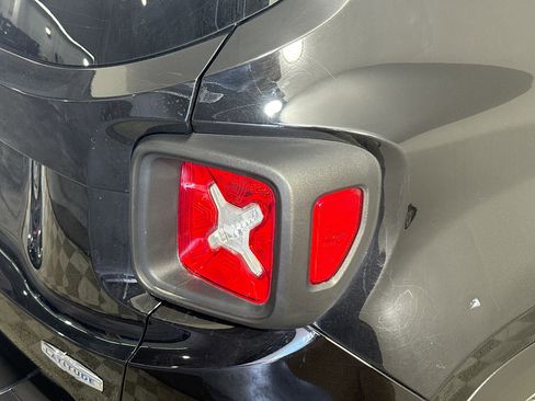 Used 2020 Jeep Renegade Latitude w/ Safety & Security Group II image 34