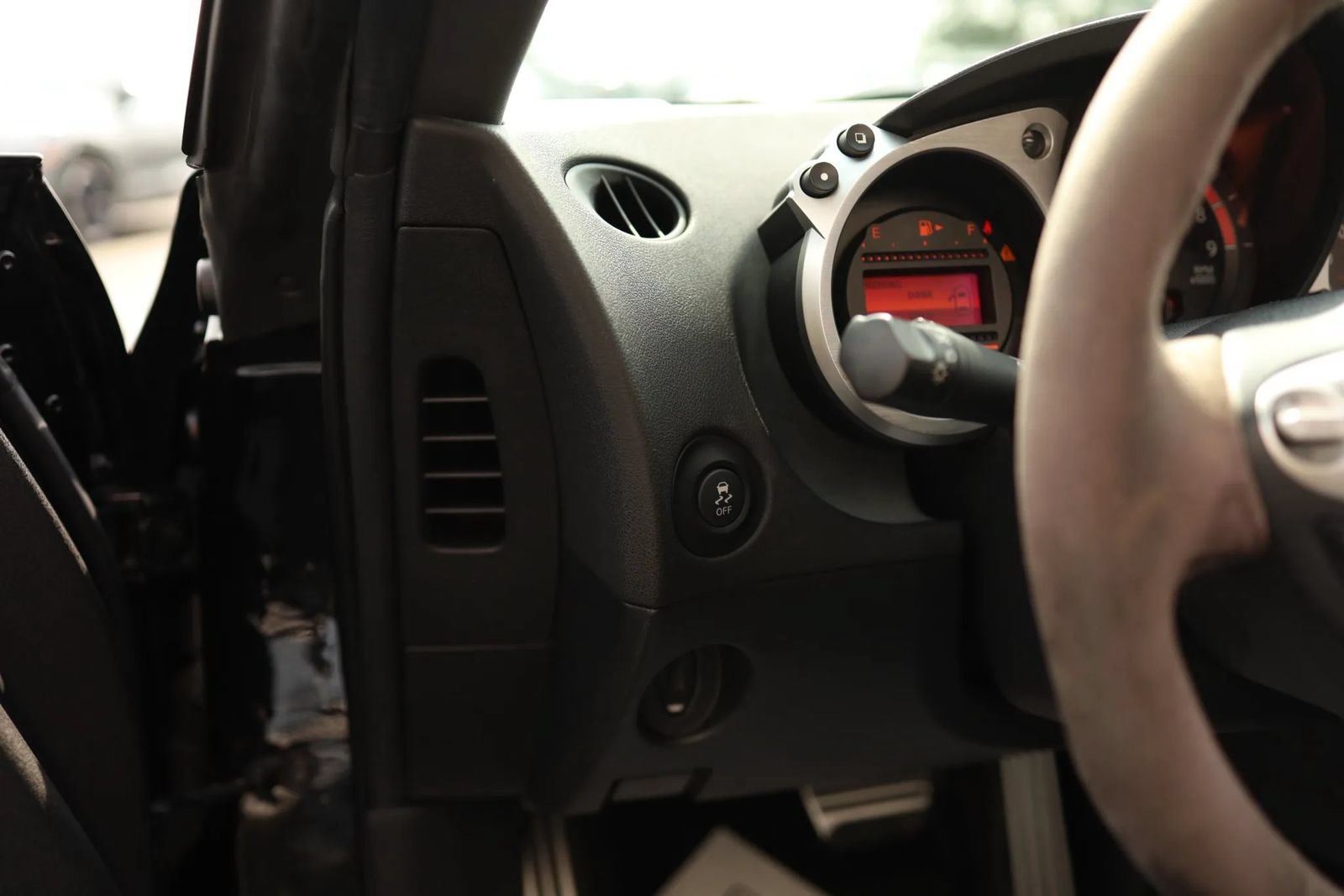 Used 2019 Nissan 370Z Touring RWD image 12