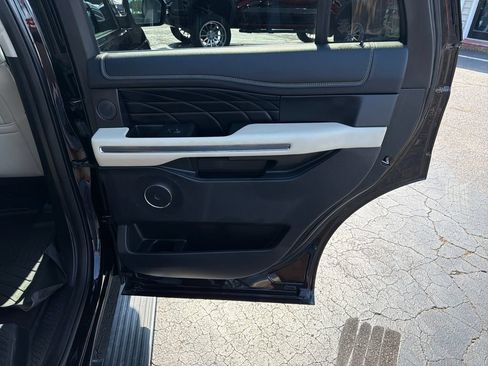 Used 2019 Ford Expedition Platinum RWD image 49