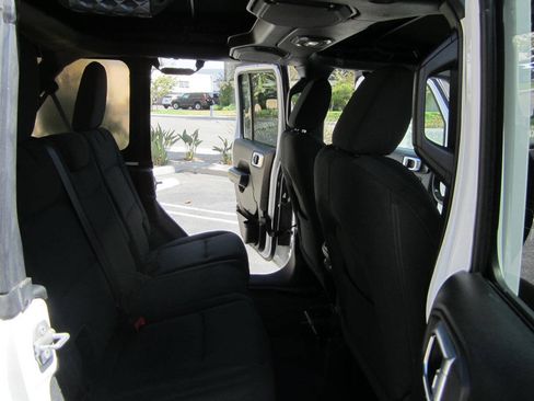 Used 2018 Jeep Wrangler Unlimited Sport S AWD/4WD image 17