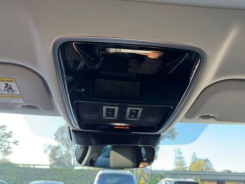 Used 2024 Land Rover Range Rover Velar S image 24