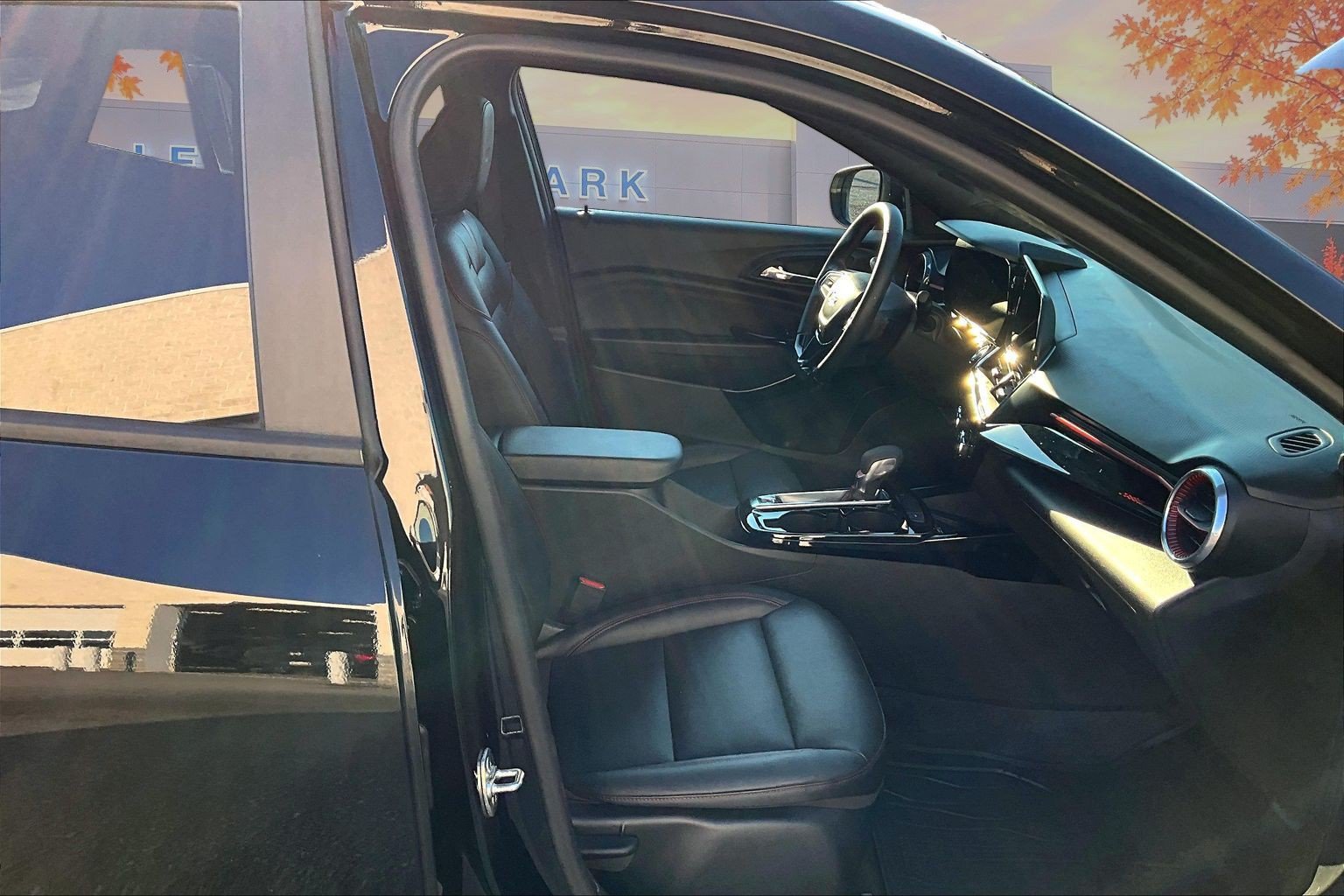 Used 2024 Chevrolet Trax RS w/ Sunroof Package FWD image 28