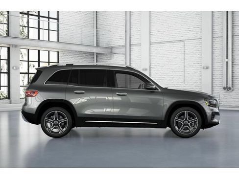 Used 2026 Mercedes-Benz GLB 250 4MATIC image 16