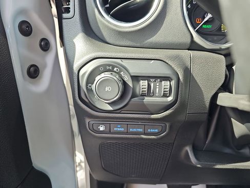 Used 2022 Jeep Wrangler Unlimited Sahara w/ Cold Weather Group image 31